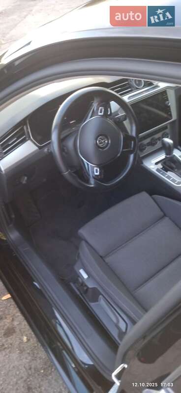 Универсал Volkswagen Passat 2018 в Киеве