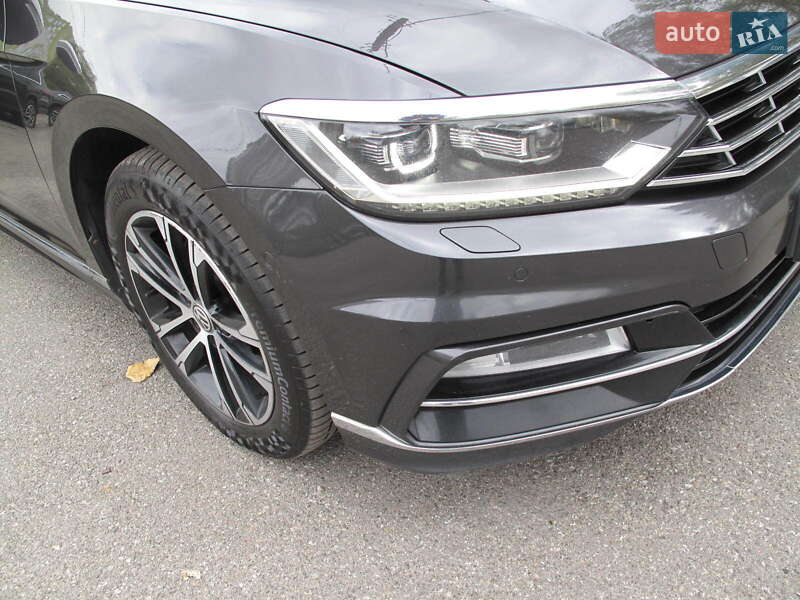 Седан Volkswagen Passat 2018 в Киеве