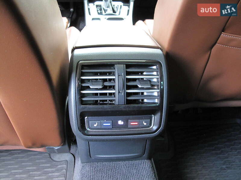 Седан Volkswagen Passat 2018 в Киеве