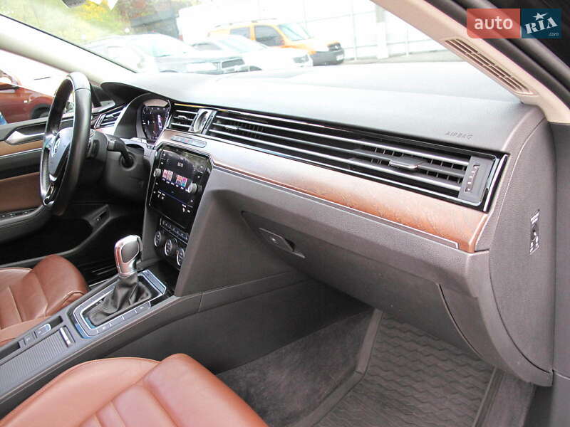 Седан Volkswagen Passat 2018 в Киеве