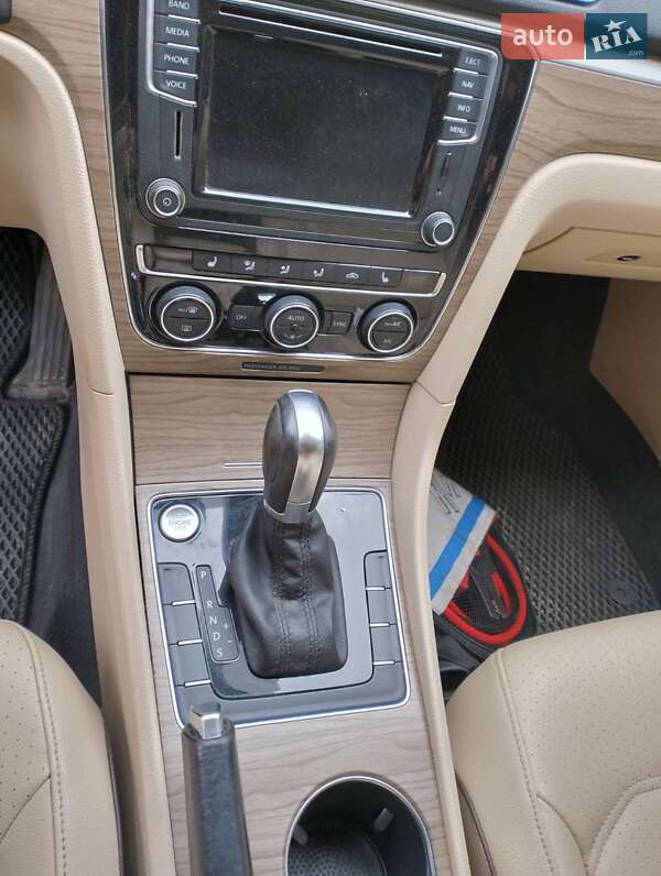 Седан Volkswagen Passat 2016 в Сумах