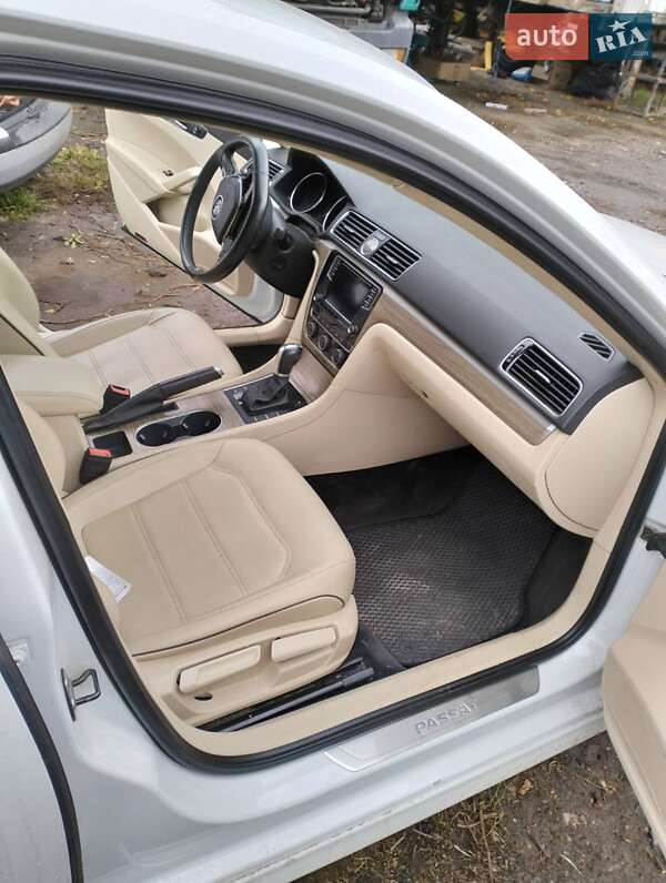Седан Volkswagen Passat 2016 в Сумах