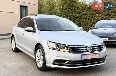 Седан Volkswagen Passat 2018 в Киеве