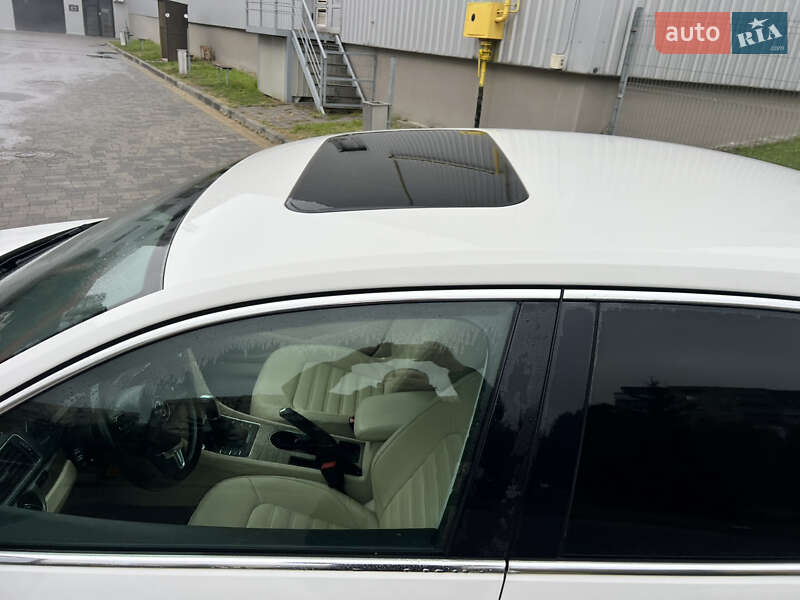 Седан Volkswagen Passat 2012 в Львове