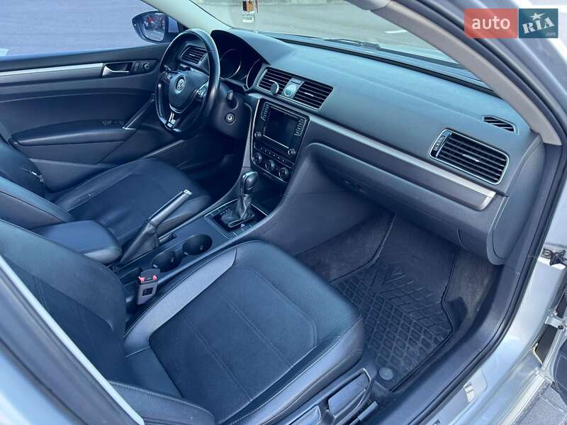 Седан Volkswagen Passat 2017 в Николаеве