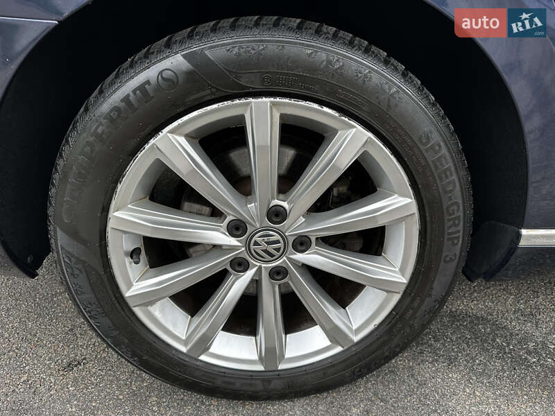 Универсал Volkswagen Passat 2015 в Киеве