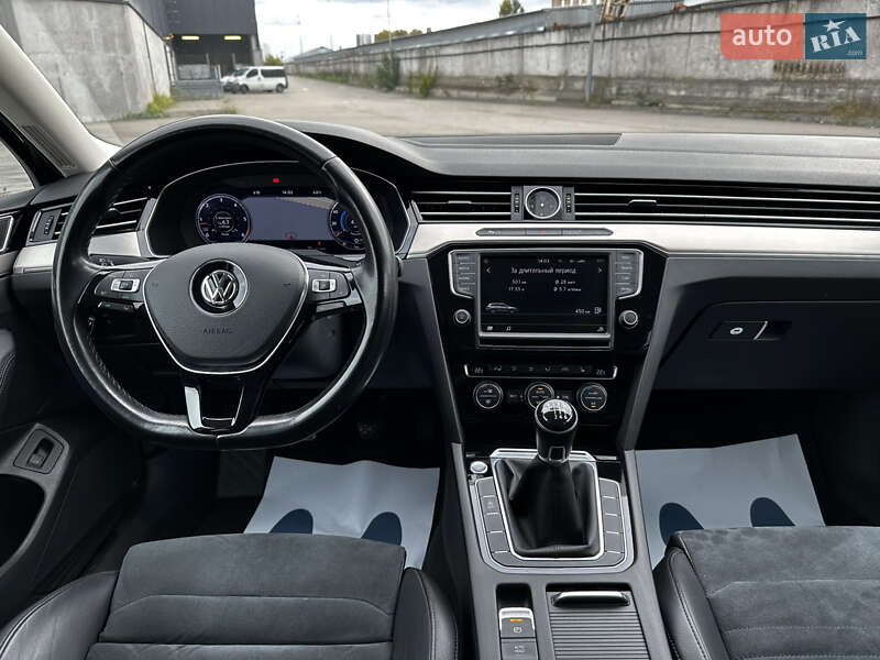 Универсал Volkswagen Passat 2015 в Киеве
