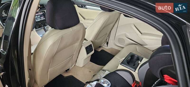Седан Volkswagen Passat 2013 в Киеве
