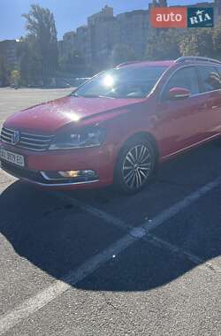 Універсал Volkswagen Passat 2012 в 