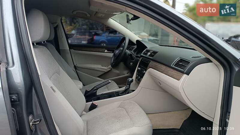 Седан Volkswagen Passat 2012 в Києві