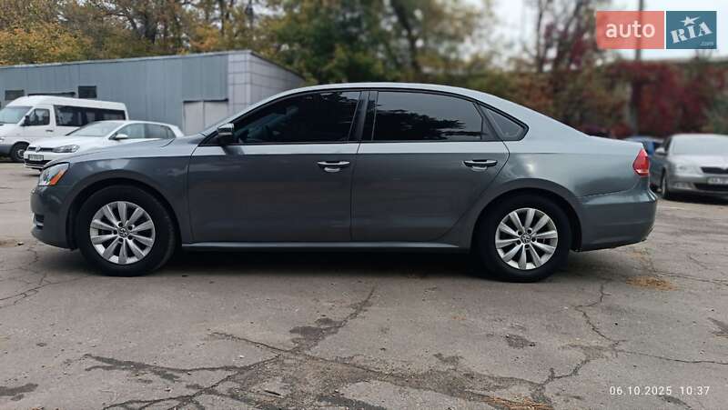 Седан Volkswagen Passat 2012 в Києві