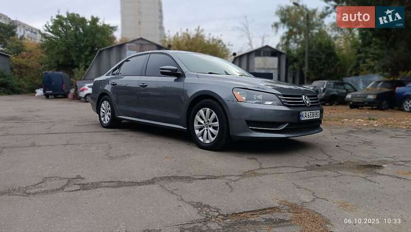 Седан Volkswagen Passat 2012 в Києві