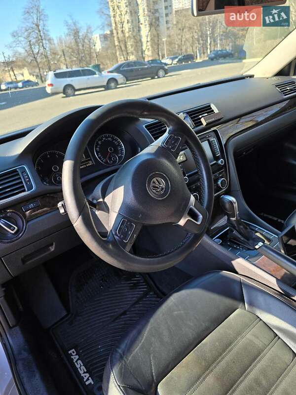 Седан Volkswagen Passat 2014 в Дніпрі