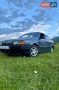 Седан Volkswagen Passat 1988 в Ужгороде