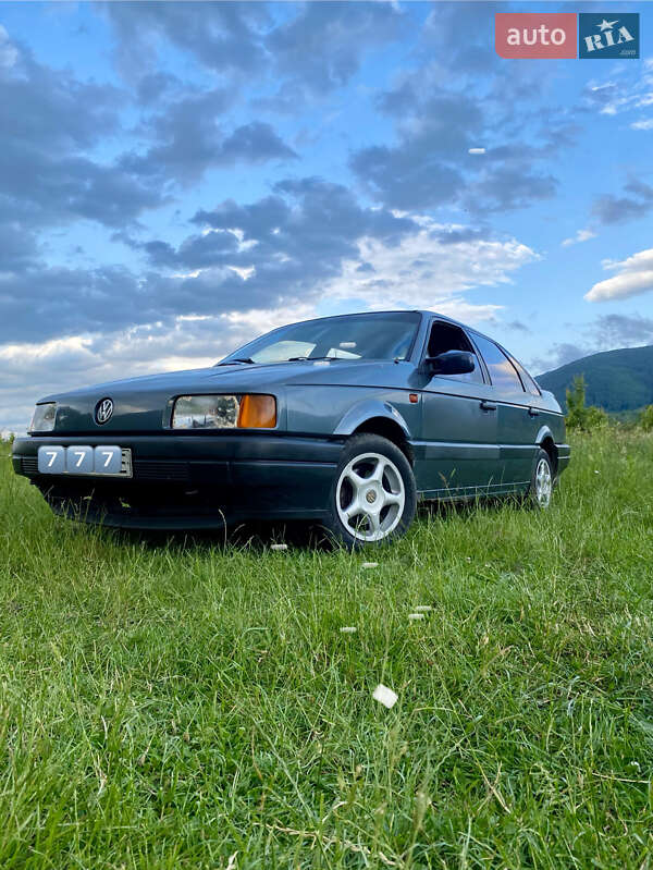 Седан Volkswagen Passat 1988 в Ужгороде фото Седан Volkswagen Passat 1988 в Ужгороде