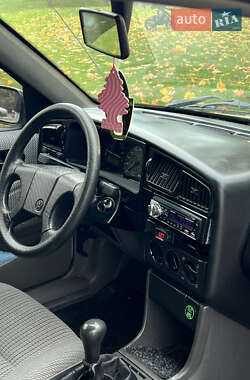 Универсал Volkswagen Passat 1989 в 