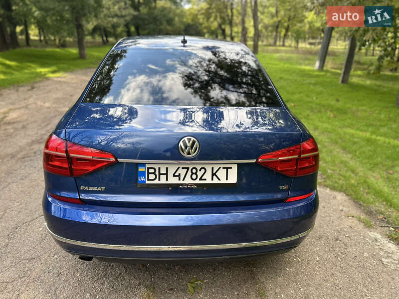 Седан Volkswagen Passat 2015 в Одессе