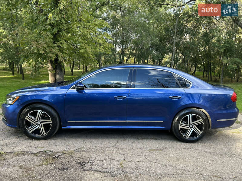 Седан Volkswagen Passat 2015 в Одессе