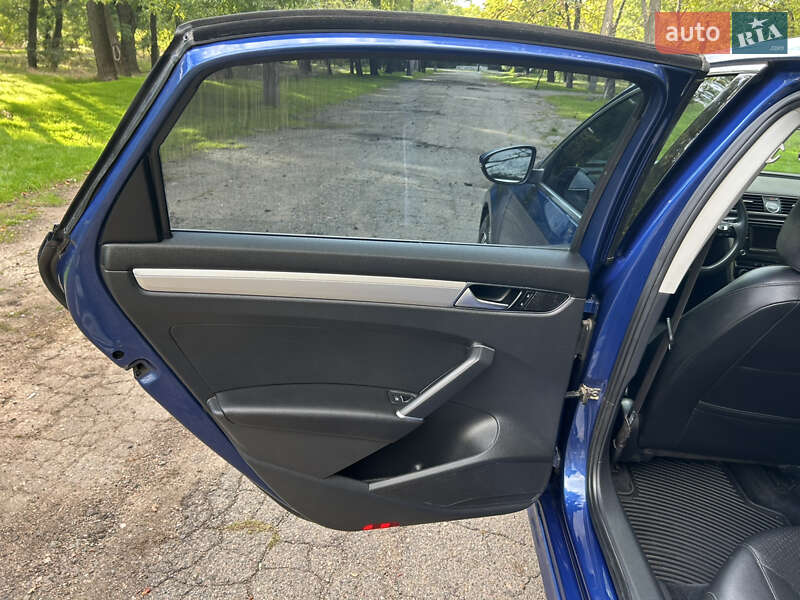 Седан Volkswagen Passat 2015 в Одессе