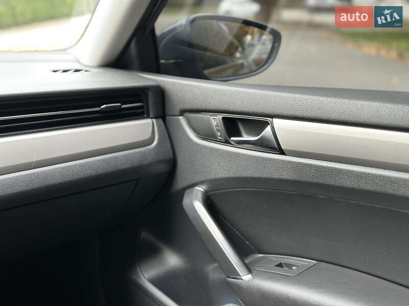 Седан Volkswagen Passat 2019 в Киеве фото 12 Седан Volkswagen Passat 2019 в Киеве