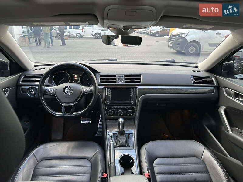 Седан Volkswagen Passat 2016 в Виннице