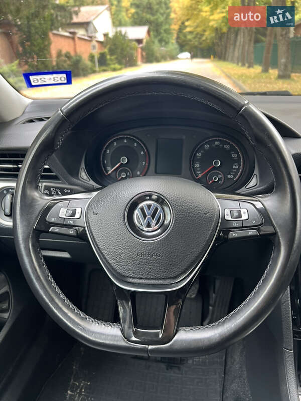 Седан Volkswagen Passat 2020 в Львове