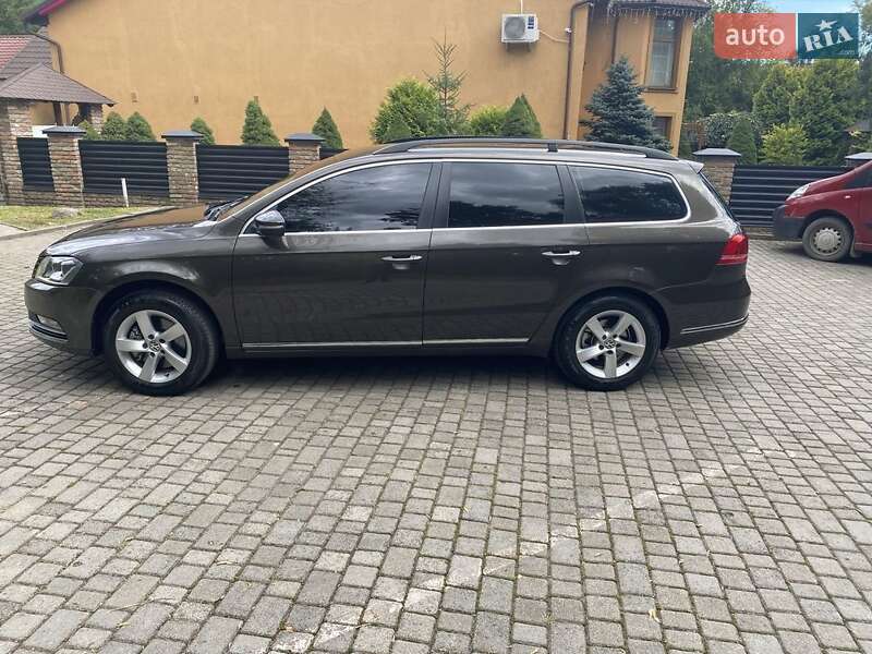 Універсал Volkswagen Passat 2012 в Мостиській