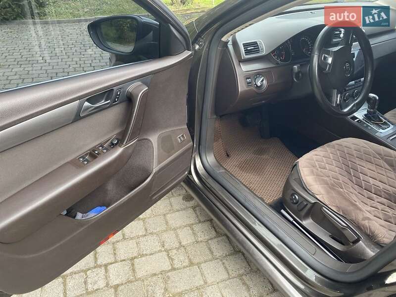 Універсал Volkswagen Passat 2012 в Мостиській