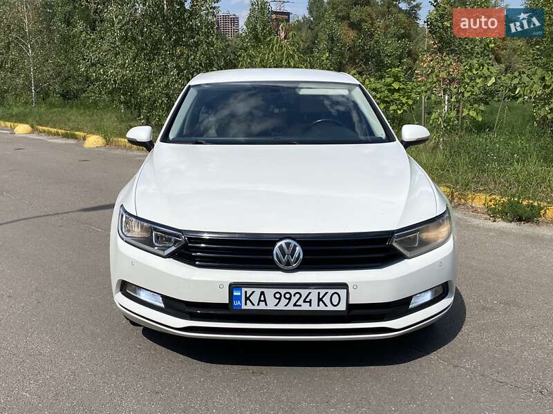 Седан Volkswagen Passat 2015 в Киеве