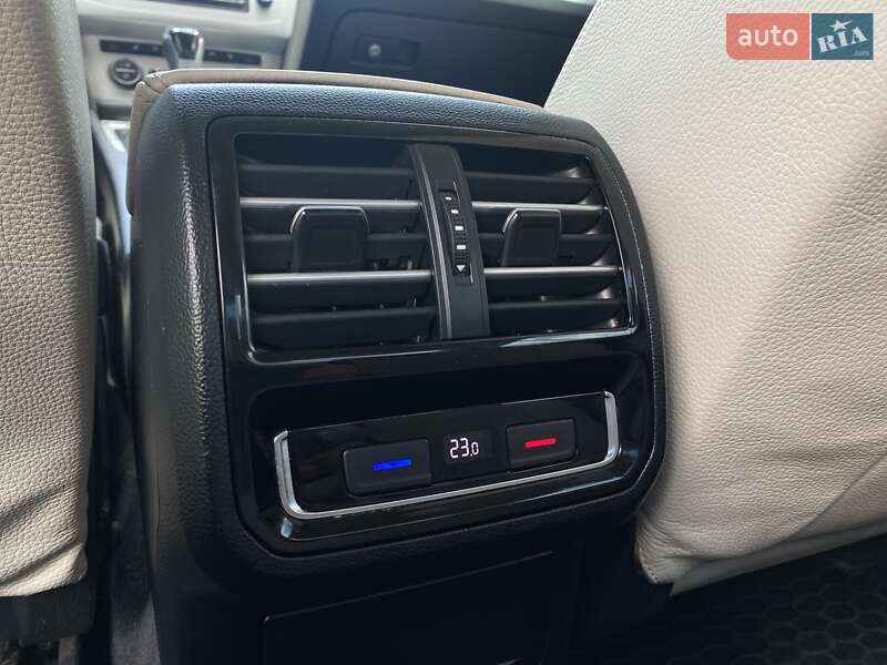 Седан Volkswagen Passat 2015 в Киеве