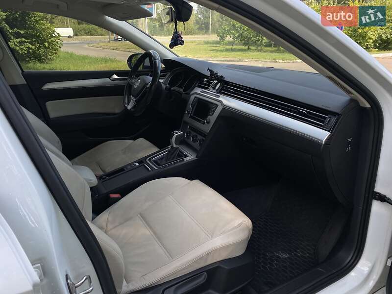 Седан Volkswagen Passat 2015 в Киеве
