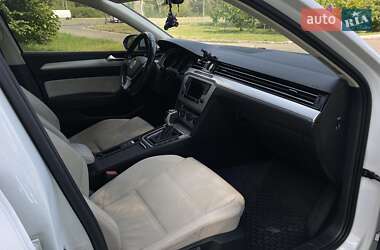 Седан Volkswagen Passat 2015 в 