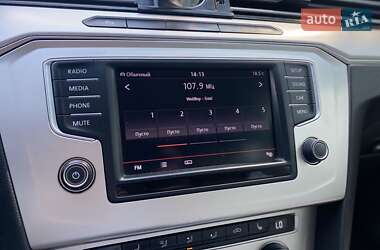 Седан Volkswagen Passat 2015 в 