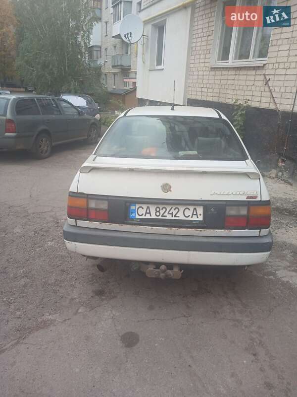 Седан Volkswagen Passat 1990 в Смеле