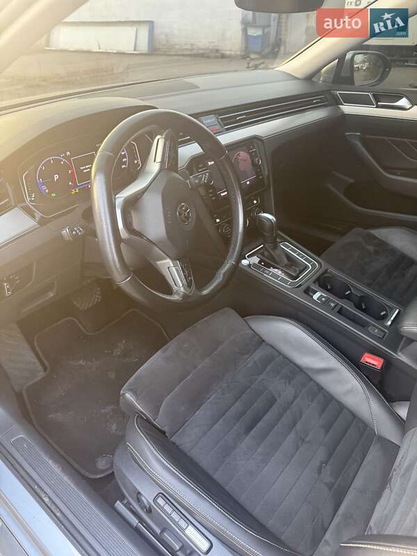 Универсал Volkswagen Passat 2020 в Киеве