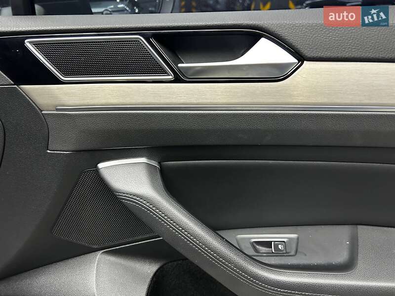 Універсал Volkswagen Passat 2018 в Чернівцях