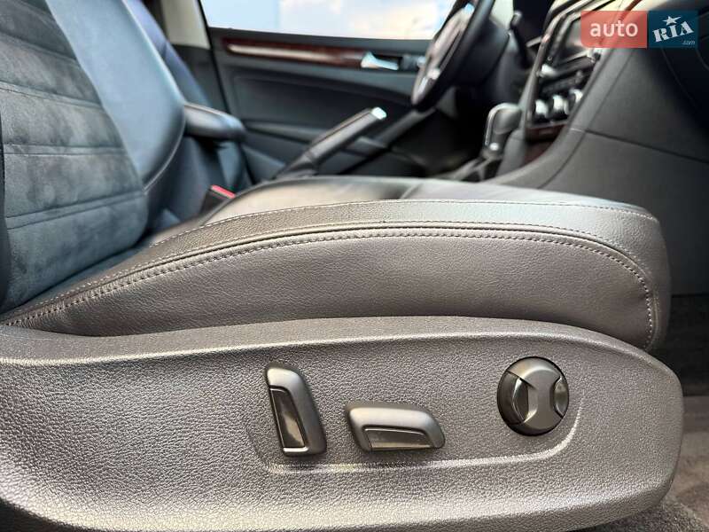 Седан Volkswagen Passat 2012 в Одесі
