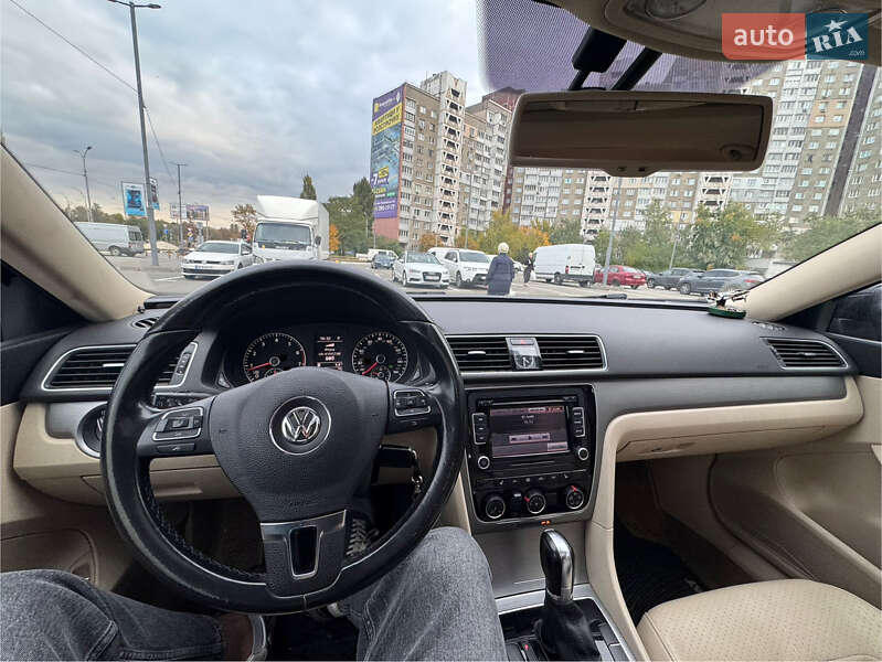 Седан Volkswagen Passat 2014 в Києві