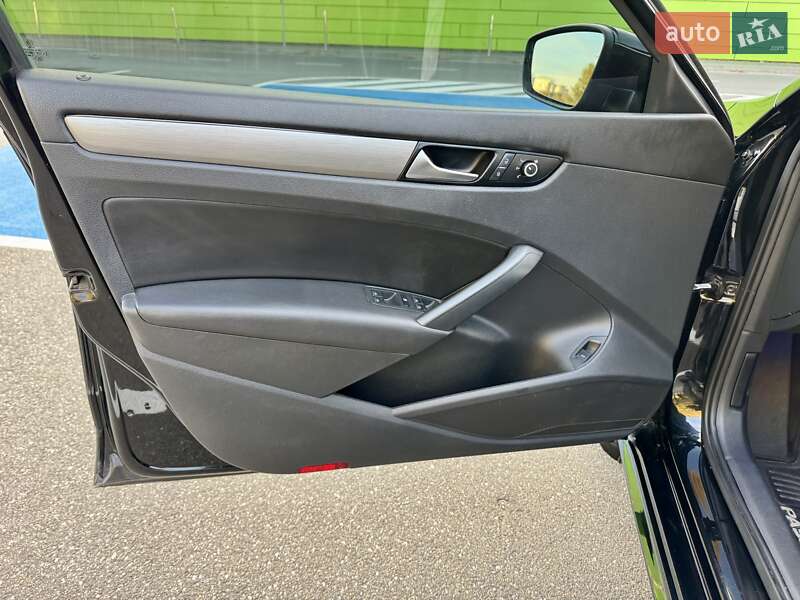 Седан Volkswagen Passat 2014 в Киеве