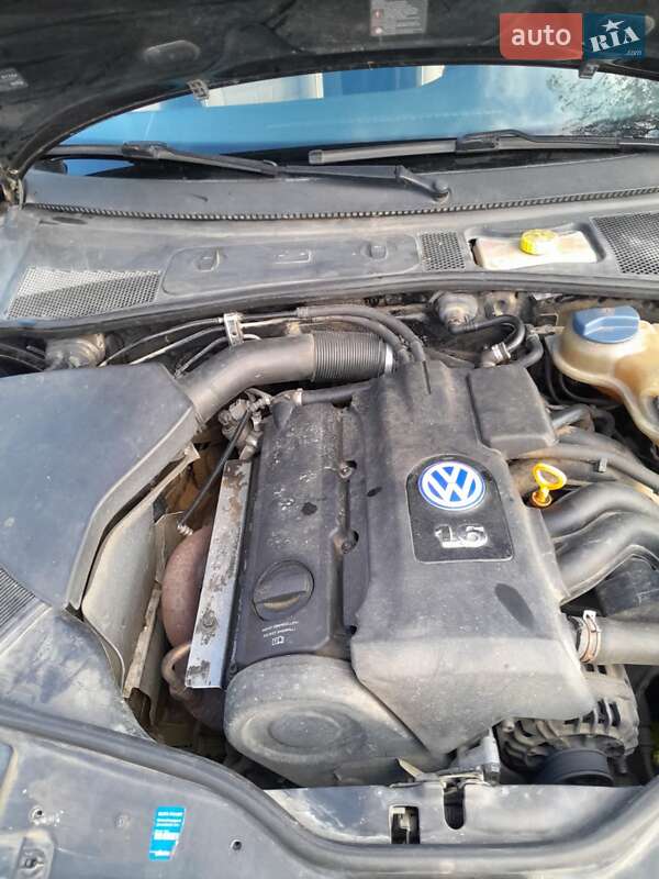 Седан Volkswagen Passat 2001 в Чернівцях