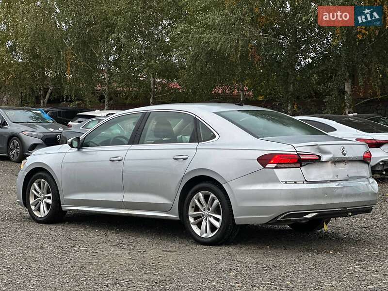 Седан Volkswagen Passat 2020 в Луцке