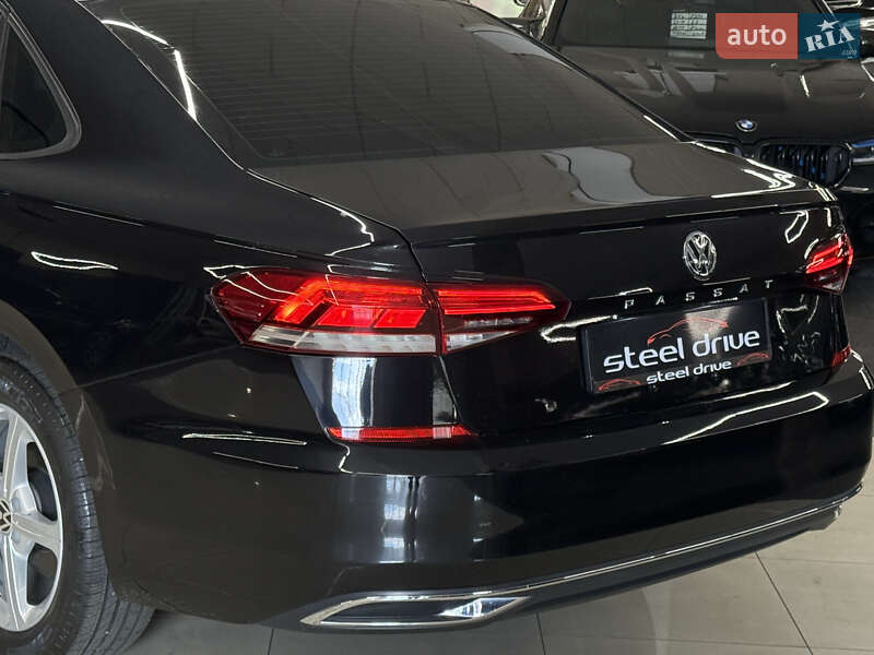 Седан Volkswagen Passat 2021 в Николаеве