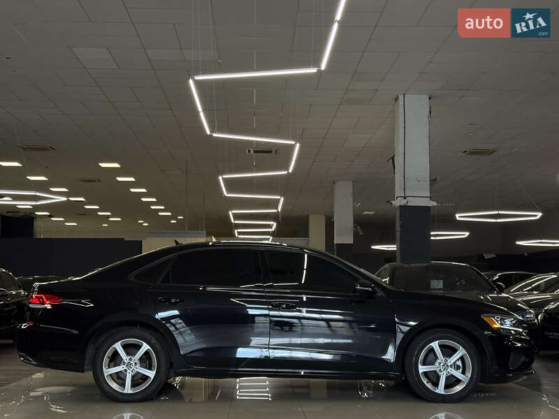 Седан Volkswagen Passat 2021 в Николаеве