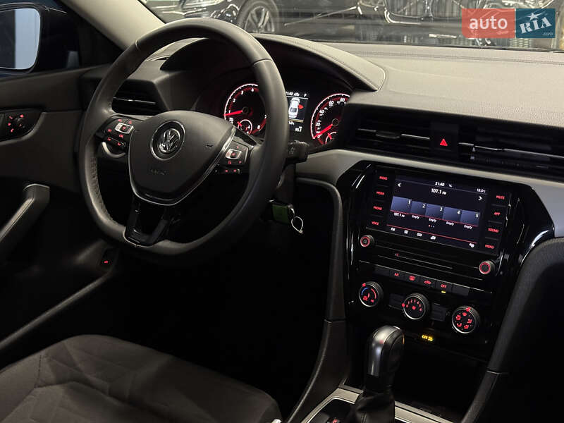 Седан Volkswagen Passat 2021 в Николаеве