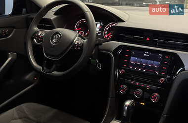 Седан Volkswagen Passat 2021 в 