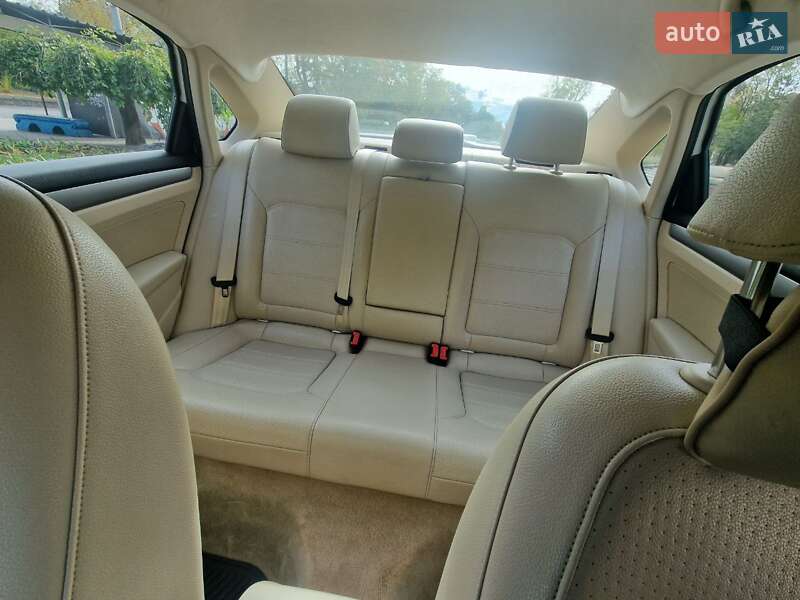 Седан Volkswagen Passat 2013 в Запорожье