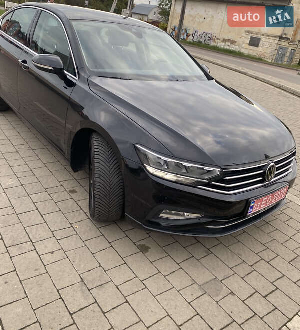 Седан Volkswagen Passat 2020 в Дрогобичі