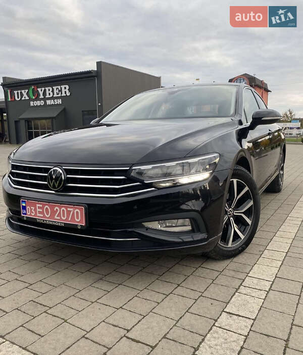 Седан Volkswagen Passat 2020 в Дрогобичі