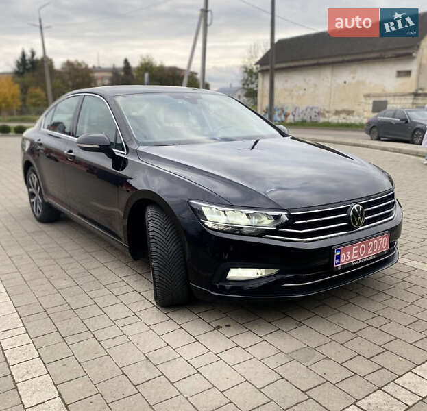 Седан Volkswagen Passat 2020 в Дрогобичі