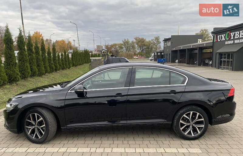 Седан Volkswagen Passat 2020 в Дрогобичі